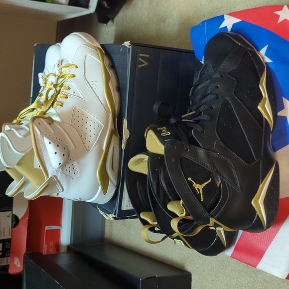 Men's Air Jordan Golden Moments Pack - Picture 5 of 5